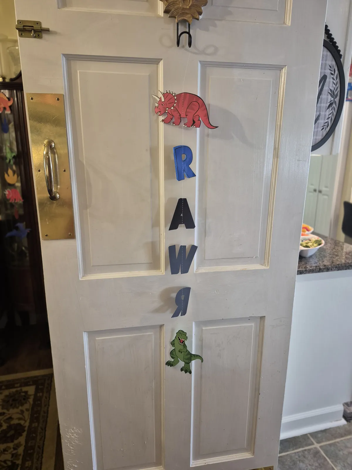 Small dinosaur party details and dinosaur figures
